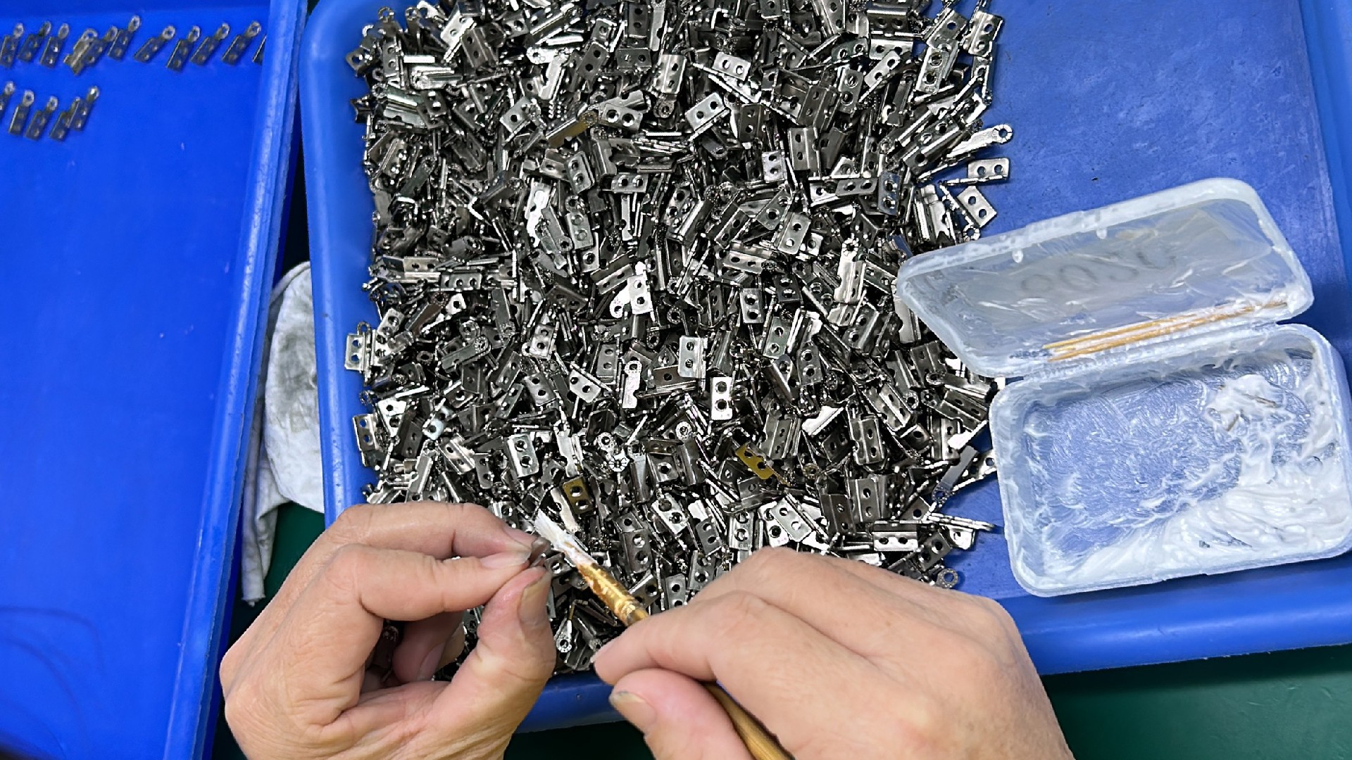 1757921057190033.jpg a1.jpg